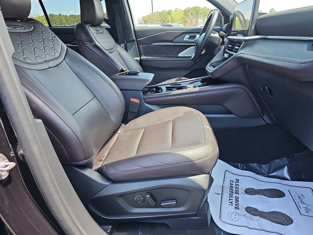 Used 2025 Ford Explorer Platinum w/ LUX Leather Package image 13