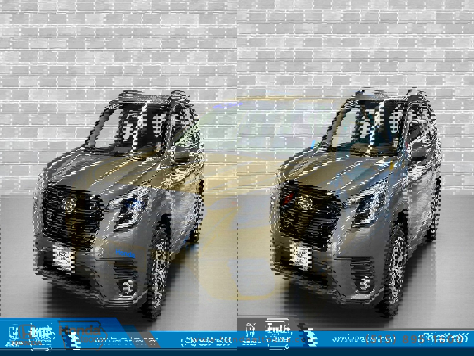 Used 2023 Subaru Forester Premium image 1