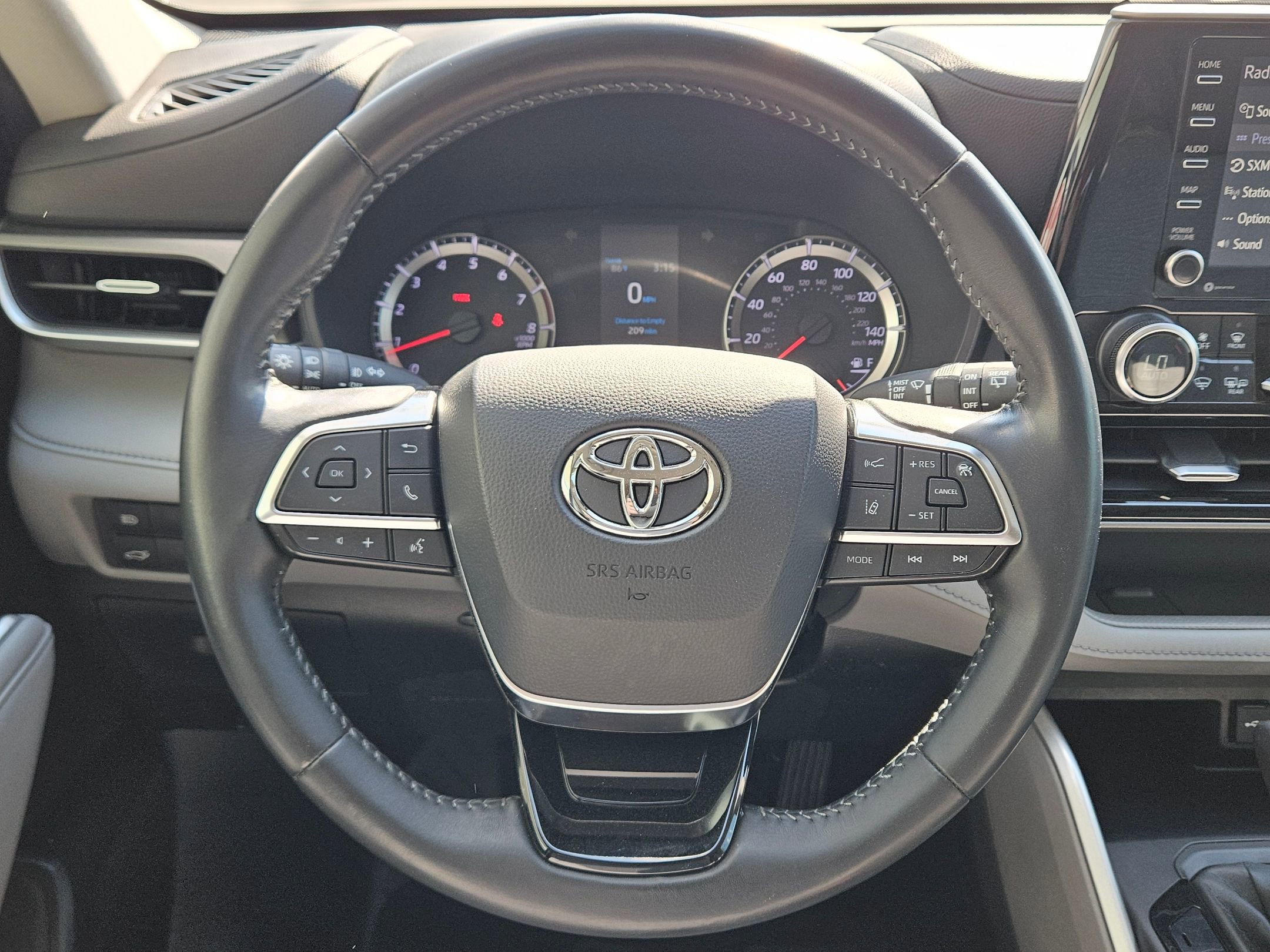 Used 2020 Toyota Highlander LE image 15