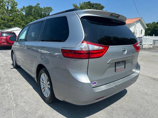 Used 2015 Toyota Sienna XLE w/ XLE Navigation Package FWD image 5