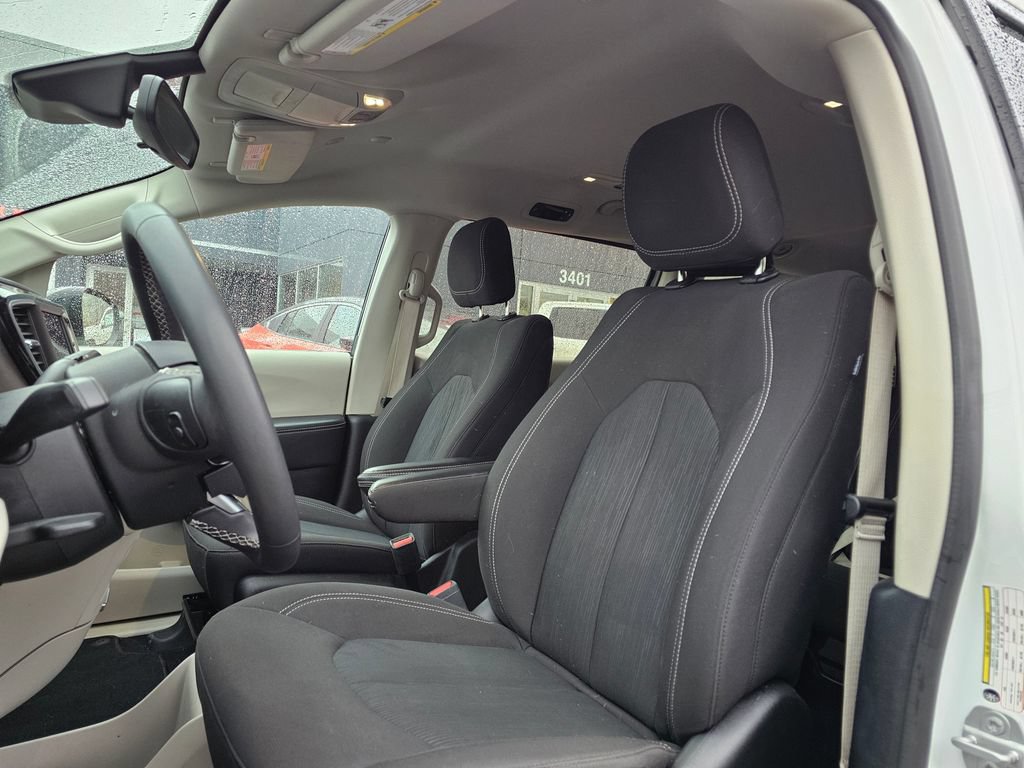Used 2024 Chrysler Voyager LX FWD image 18