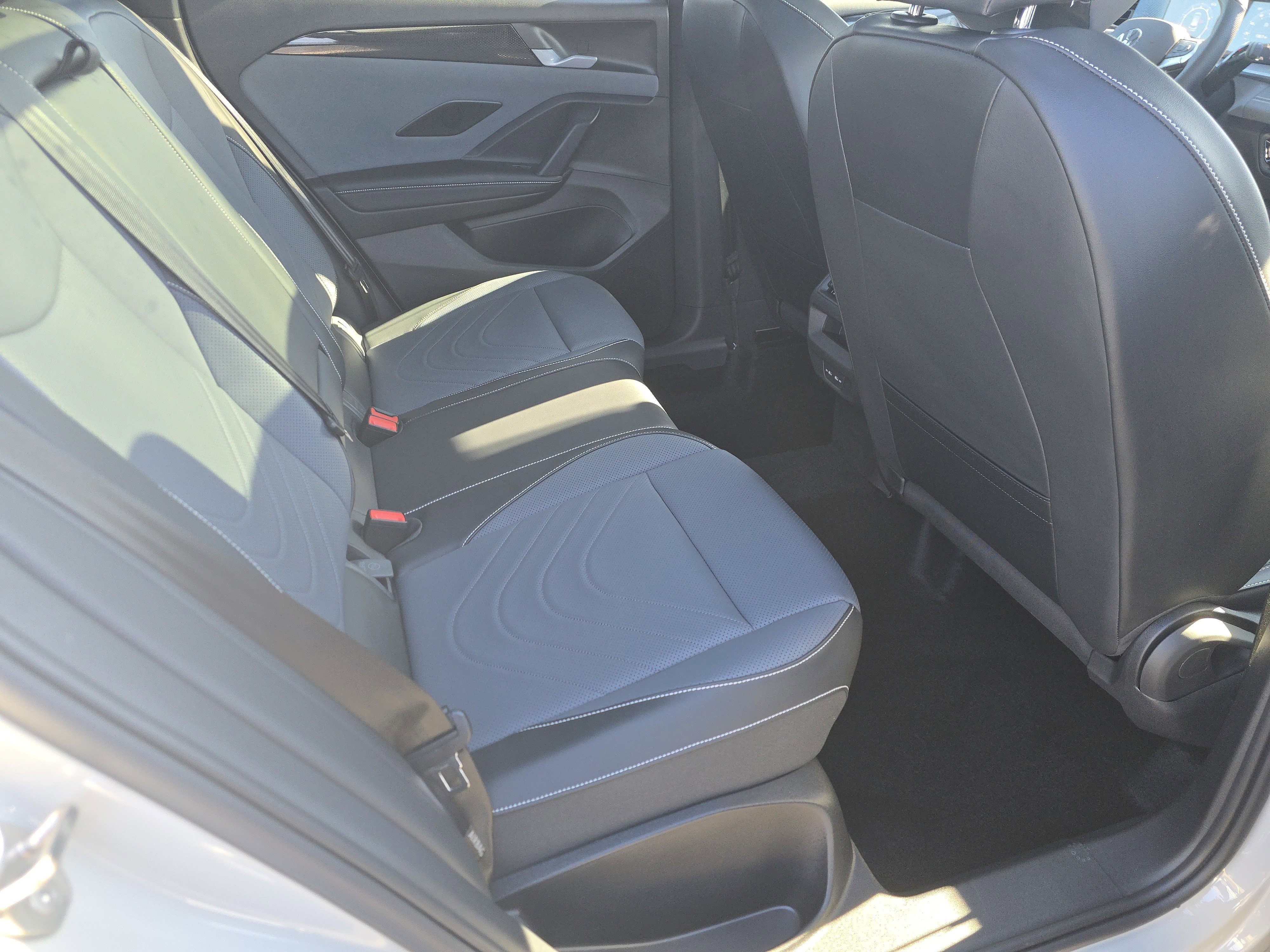 New 2026 Volkswagen Tiguan SE R-Line image 17