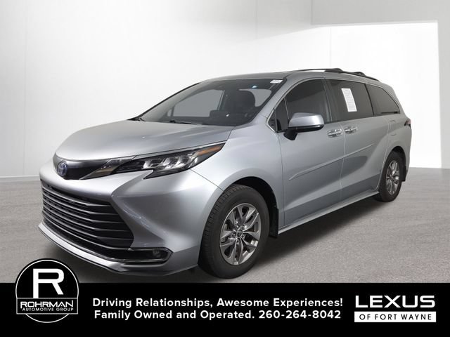 Used 2022 Toyota Sienna XLE FWD image 1