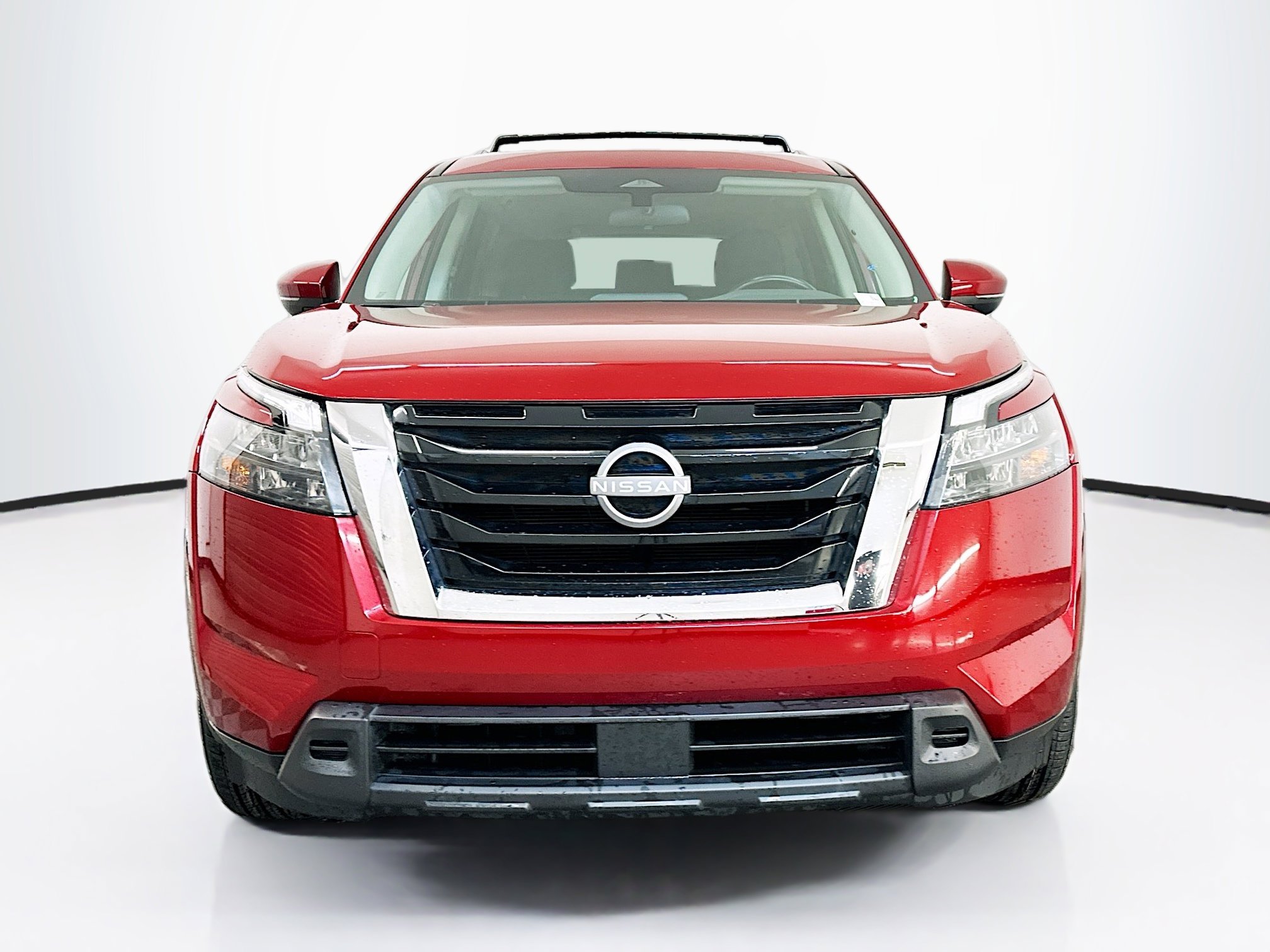 Used 2023 Nissan Pathfinder SV image 2
