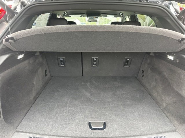 Used 2024 Cadillac XT4 Premium Luxury image 12