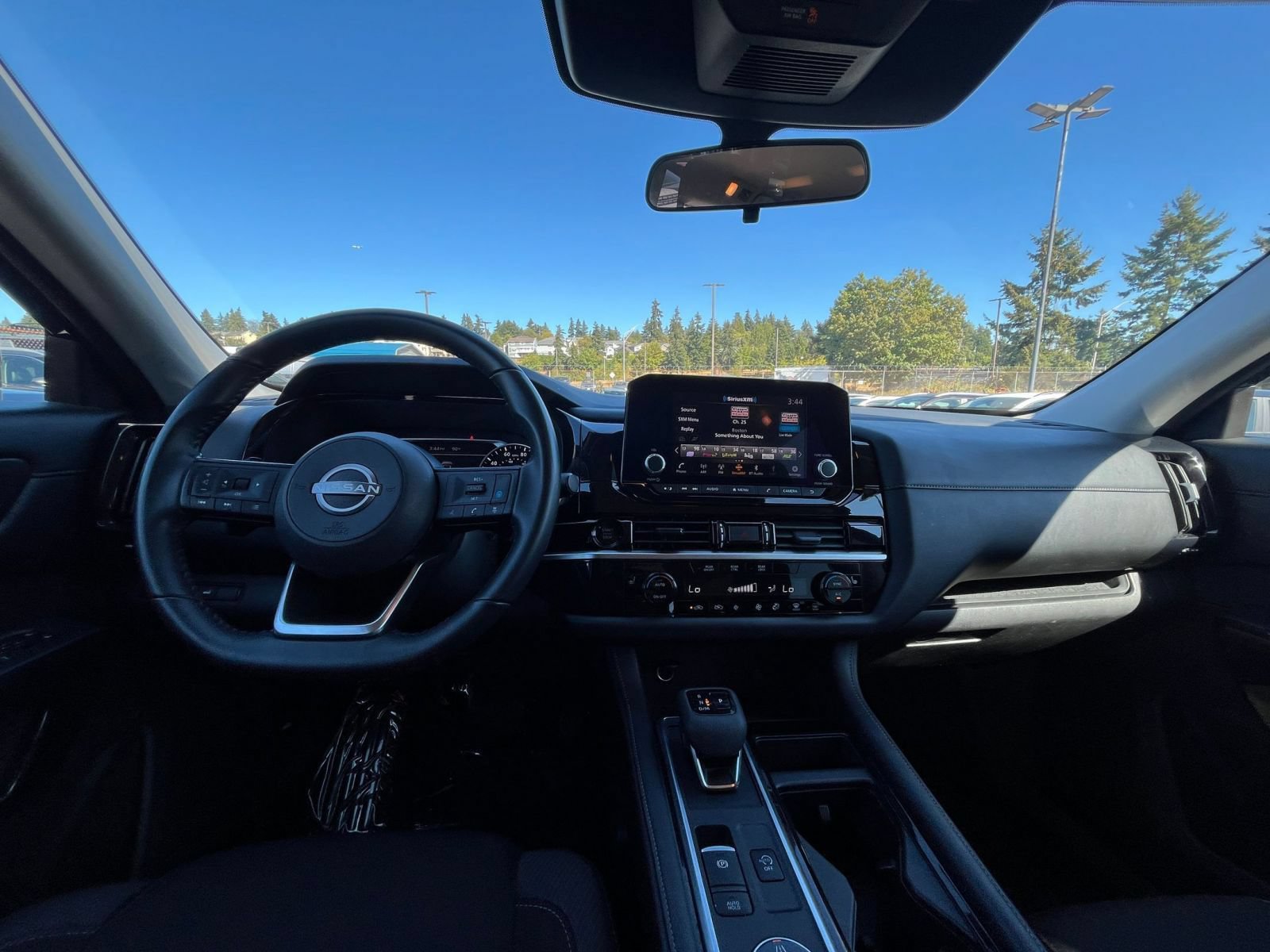 Used 2025 Nissan Pathfinder SV AWD/4WD image 31