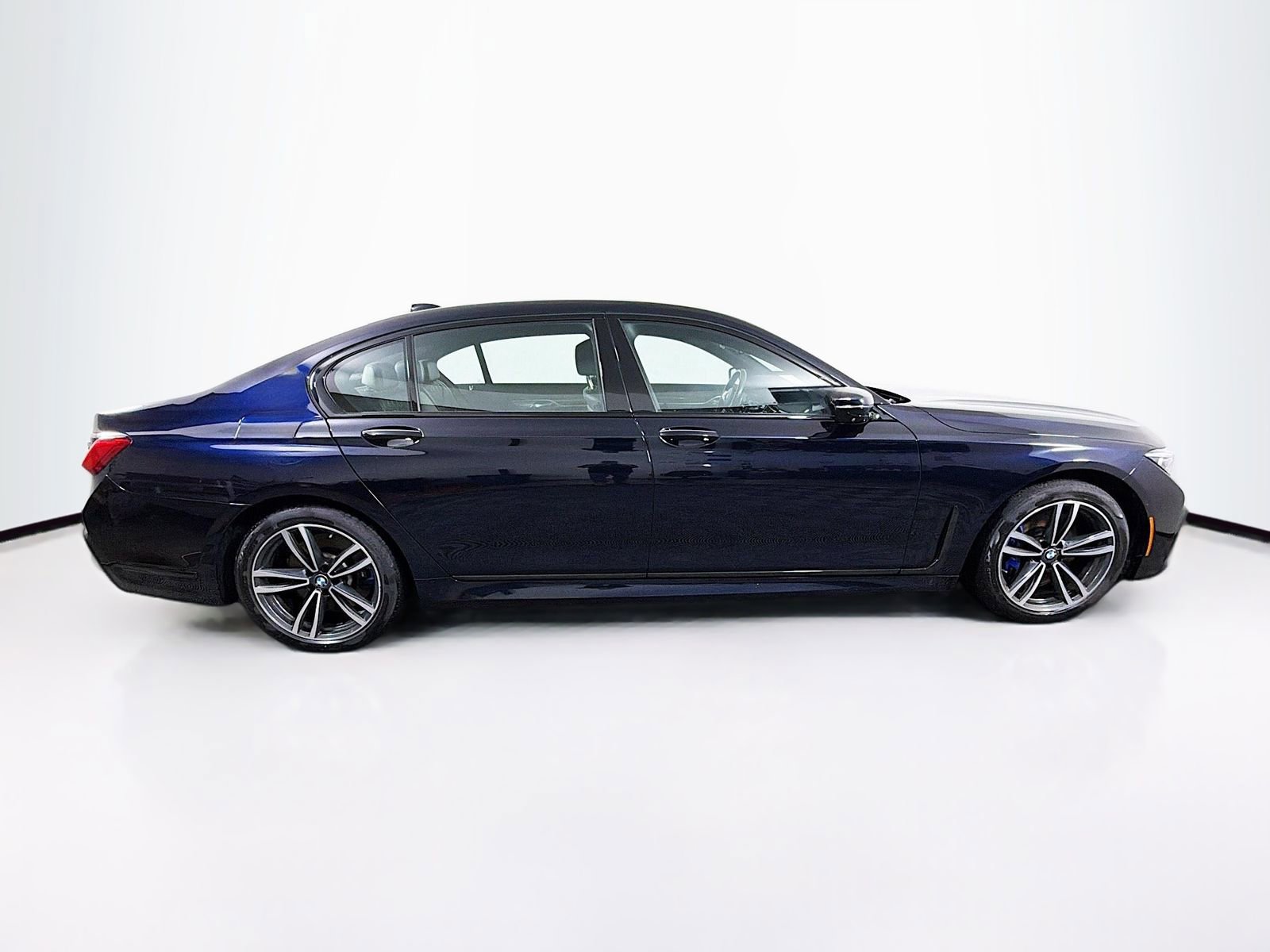 Used 2022 BMW 750i xDrive w/ M Sport Package AWD/4WD image 8