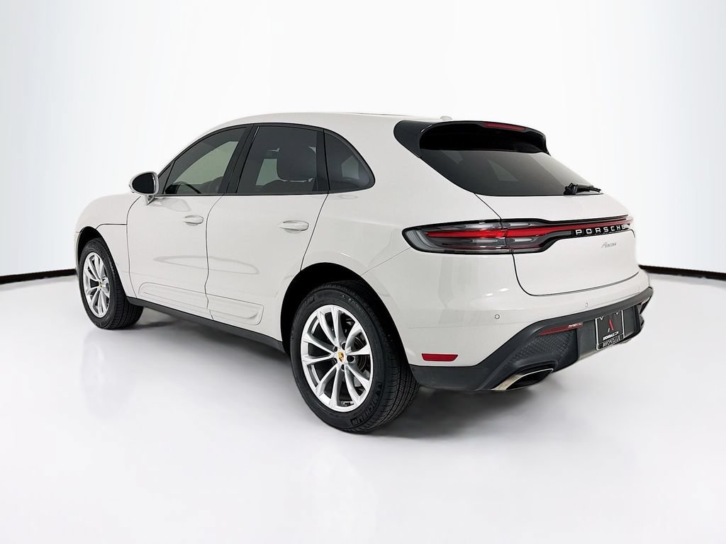 Used 2025 Porsche Macan AWD/4WD image 3
