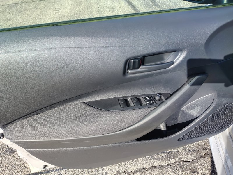 Used 2025 Toyota Corolla LE w/ LE Premium Package FWD image 17