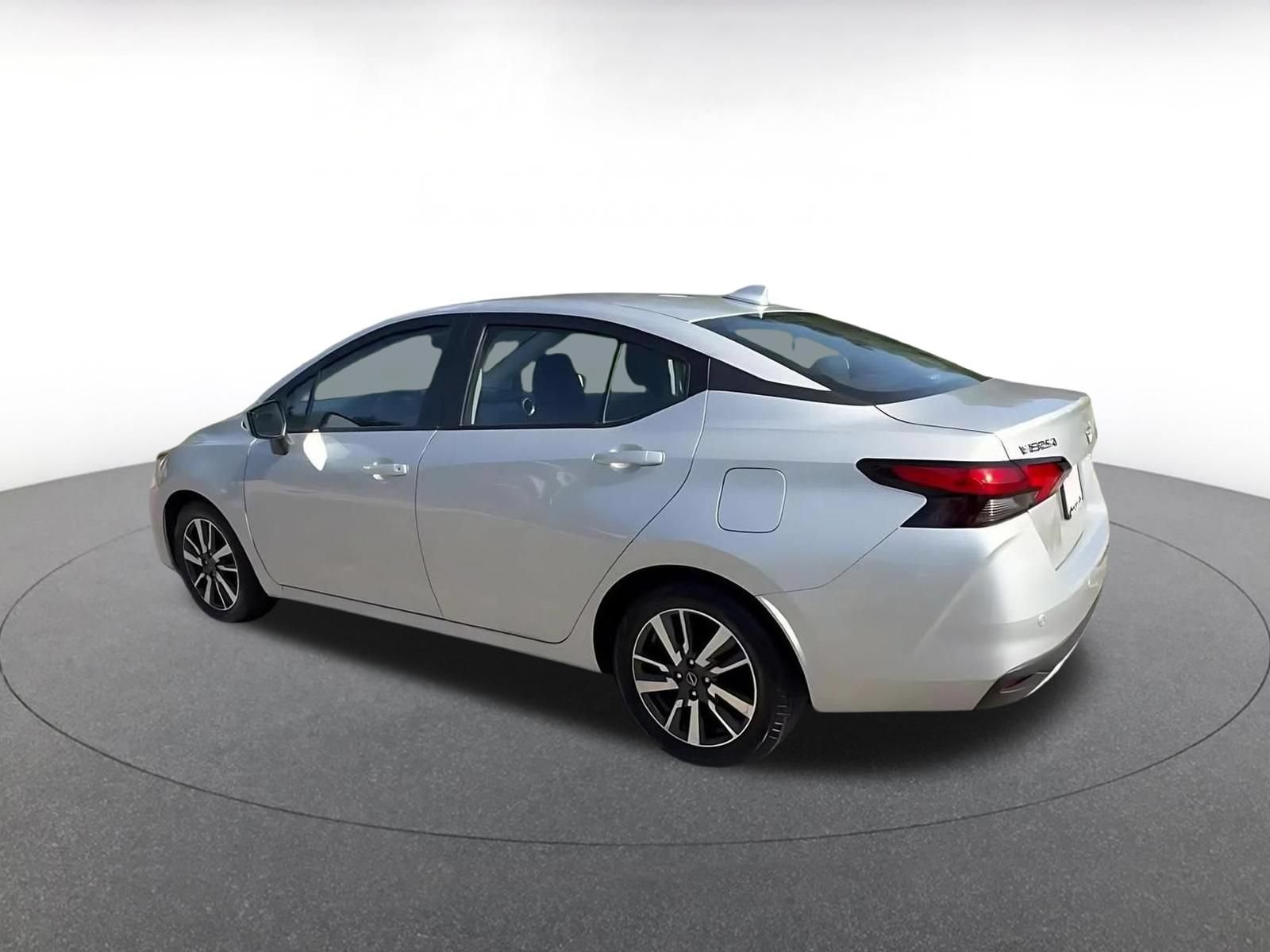 Used 2025 Nissan Versa SV FWD image 10