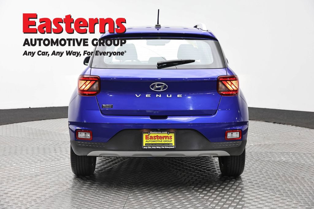 Used 2024 Hyundai Venue SEL FWD image 6