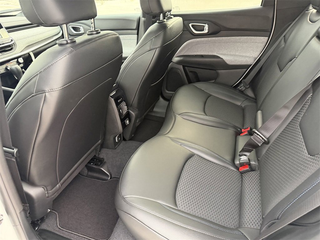 New 2026 Jeep Compass Latitude image 9