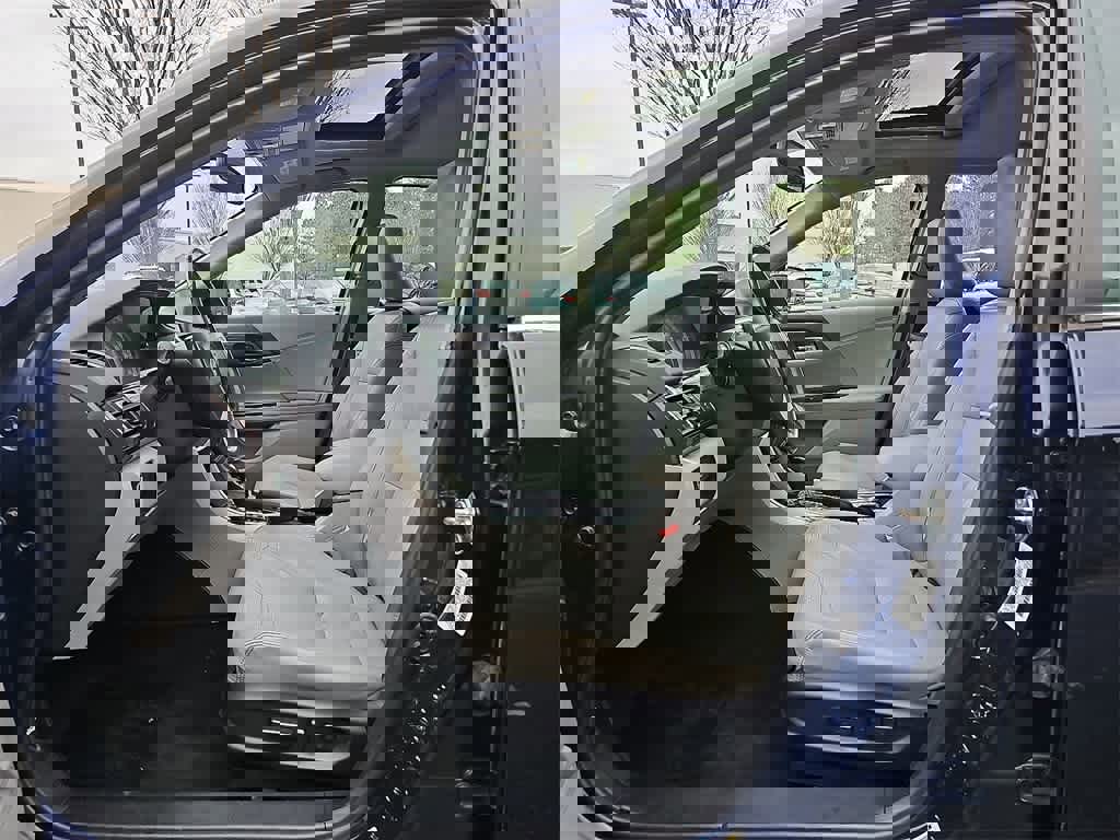 Used 2017 Honda Accord EX-L image 12