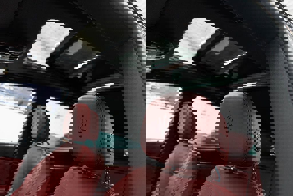 Used 2022 Maserati Levante GT image 11