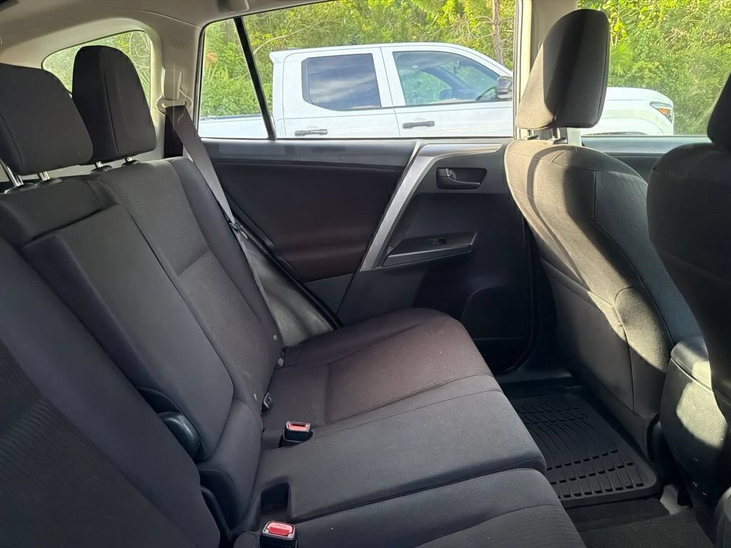 Used 2016 Toyota RAV4 LE FWD image 9