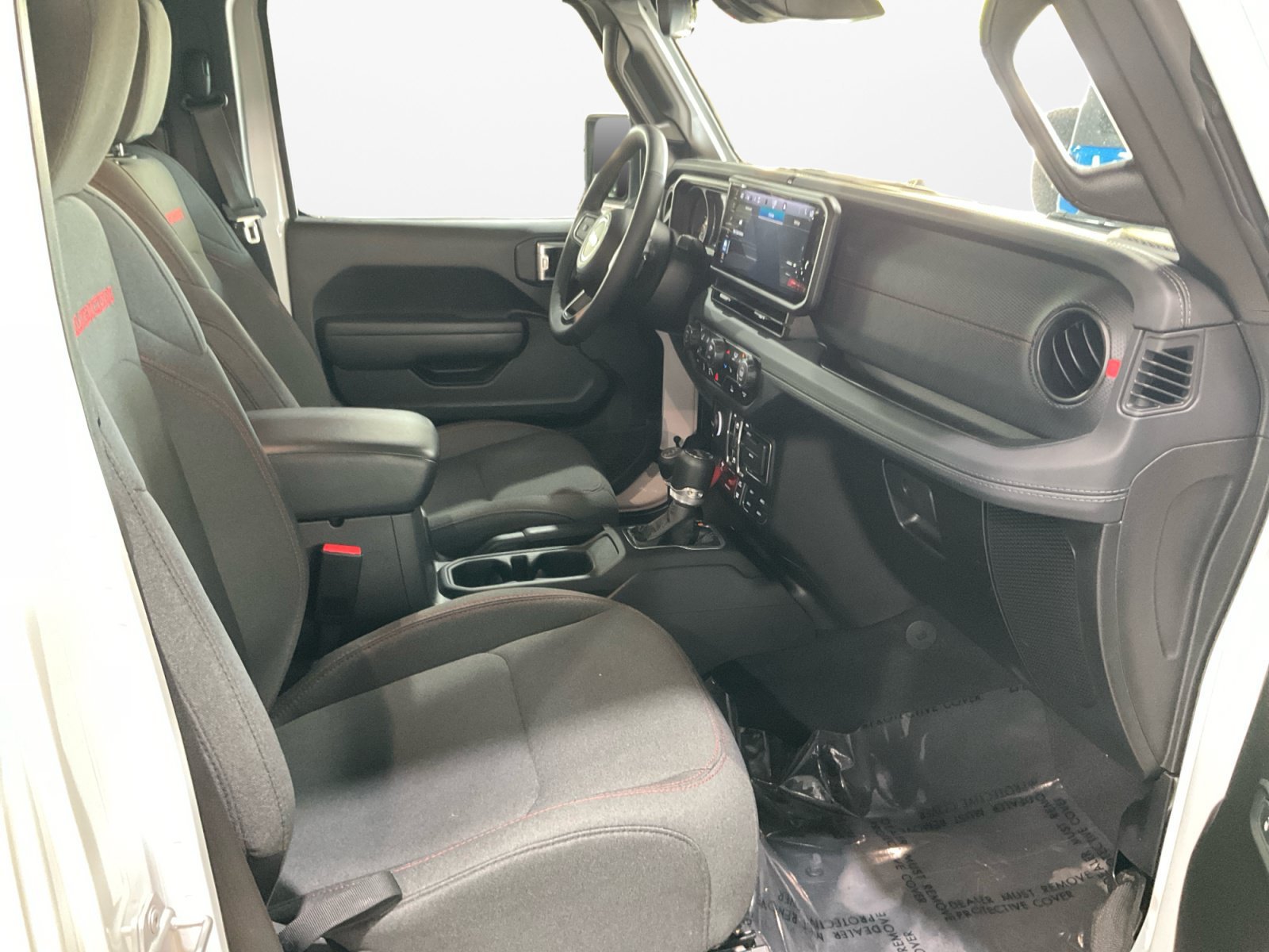 Used 2025 Jeep Wrangler Unlimited Rubicon w/ Convenience Group AWD/4WD image 17