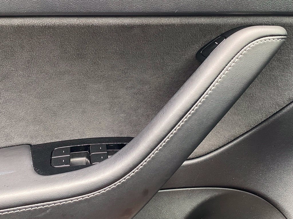 Used 2020 Tesla Model 3 Standard Range RWD image 14