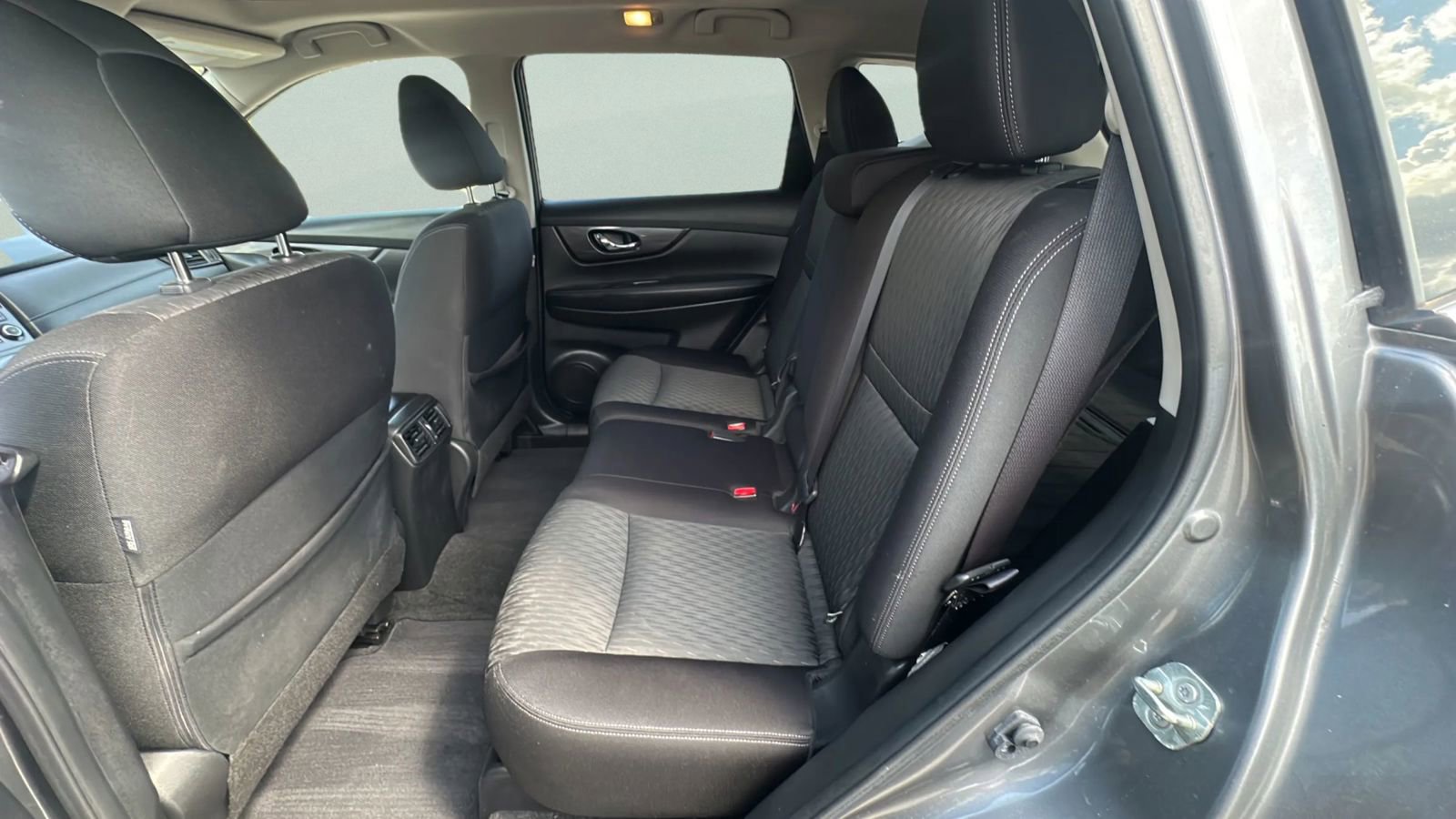 Used 2019 Nissan Rogue SV w/ Sun & Sound Touring Package AWD/4WD image 18