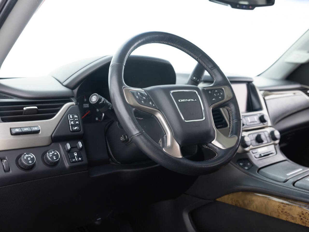 Used 2016 GMC Yukon XL Denali w/ Open Road Package AWD/4WD image 23