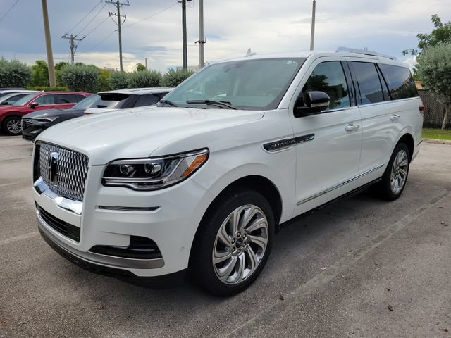 Certified 2024 Lincoln Navigator Premiere AWD/4WD image 2