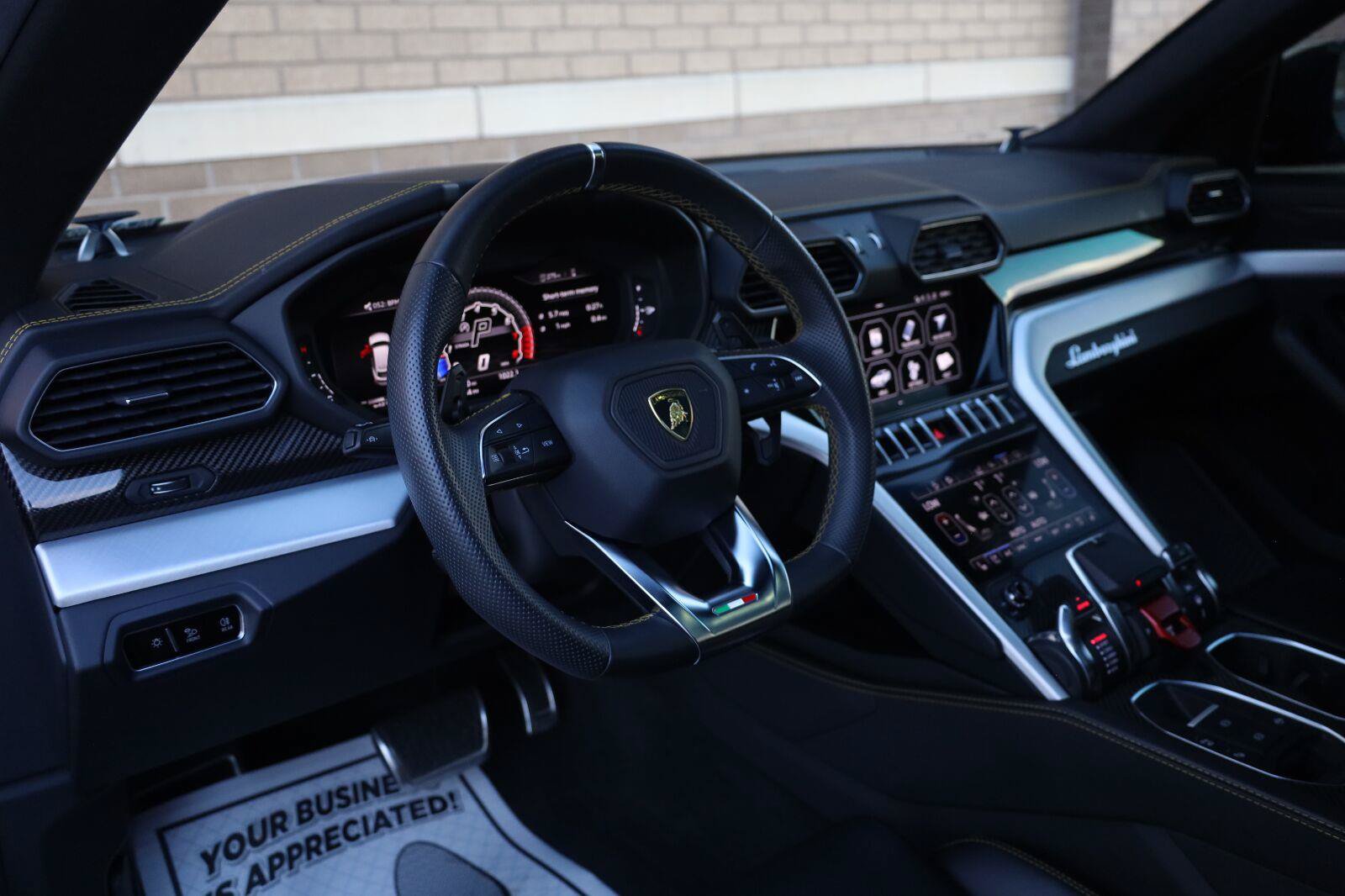 Used 2021 Lamborghini Urus AWD/4WD image 23