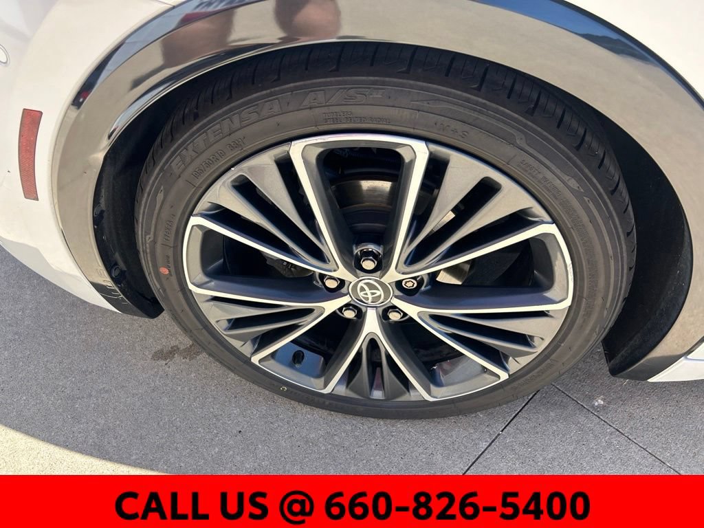 Used 2023 Toyota Prius Limited w/ Limited Premium Package FWD image 8