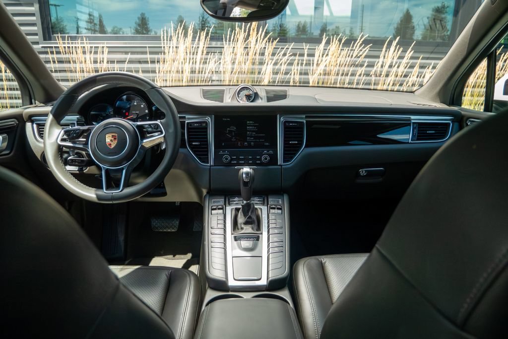 Used 2018 Porsche Macan AWD/4WD image 17