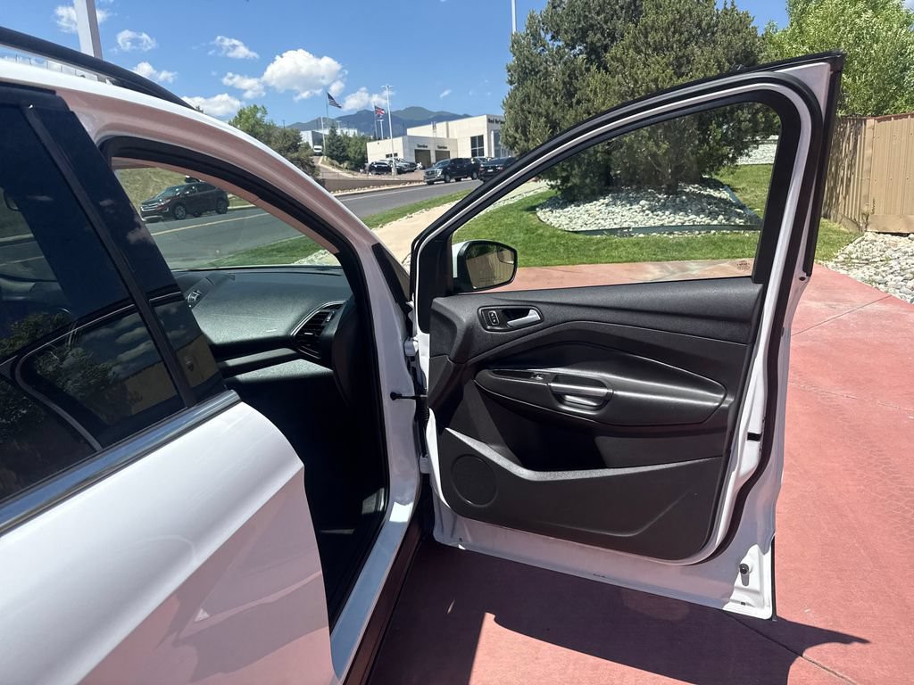Used 2018 Ford Escape SE w/ SE Sync 3 Package AWD/4WD image 27