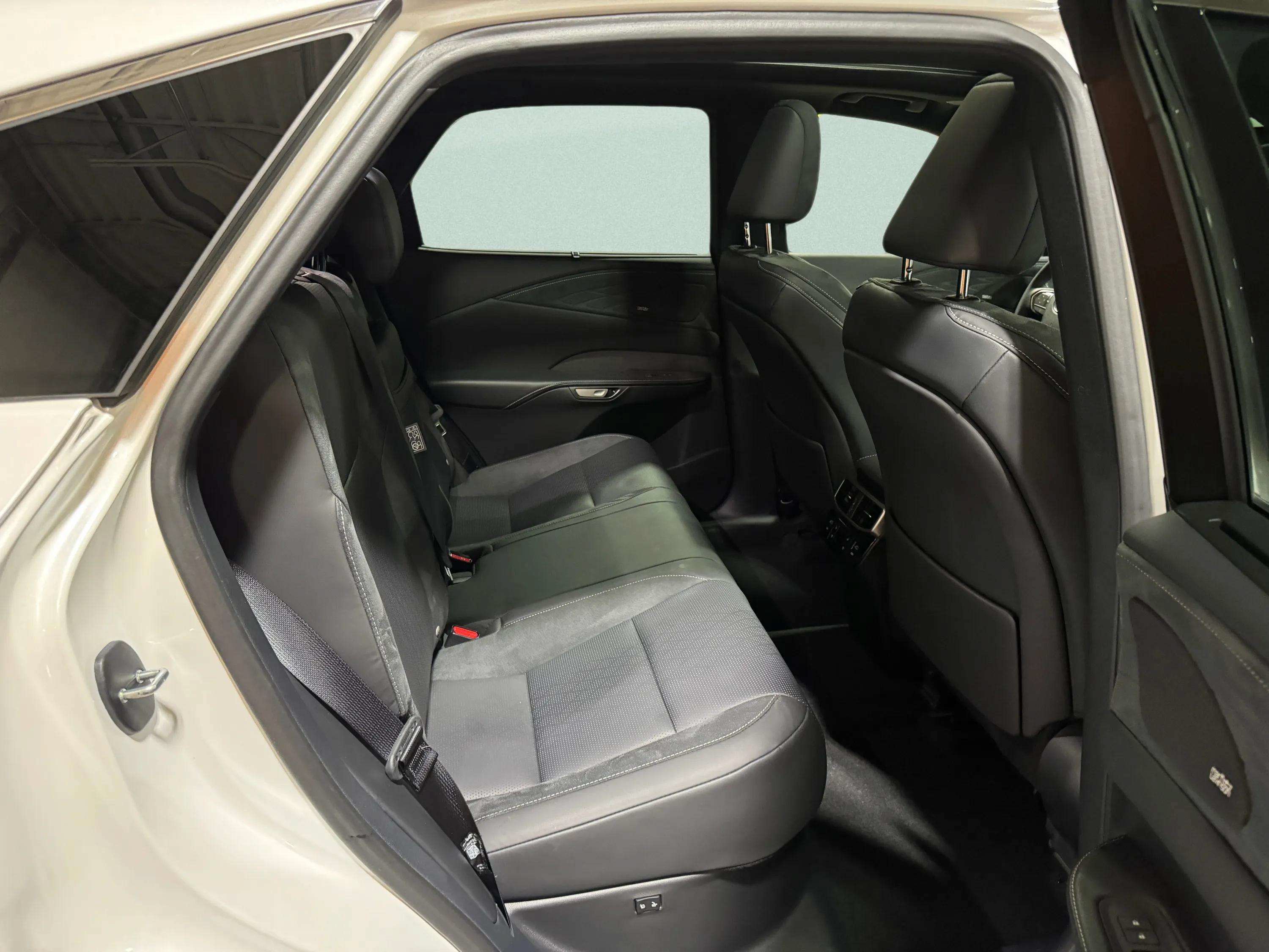 Certified 2023 Lexus RX 350 AWD w/ Accessory Package image 28