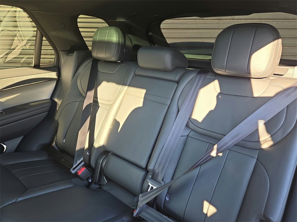 Used 2025 Land Rover Range Rover Sport Dynamic SE image 16