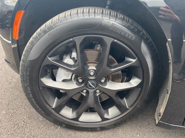 Used 2023 Chrysler Pacifica Limited w/ S Appearance Package AWD/4WD image 43