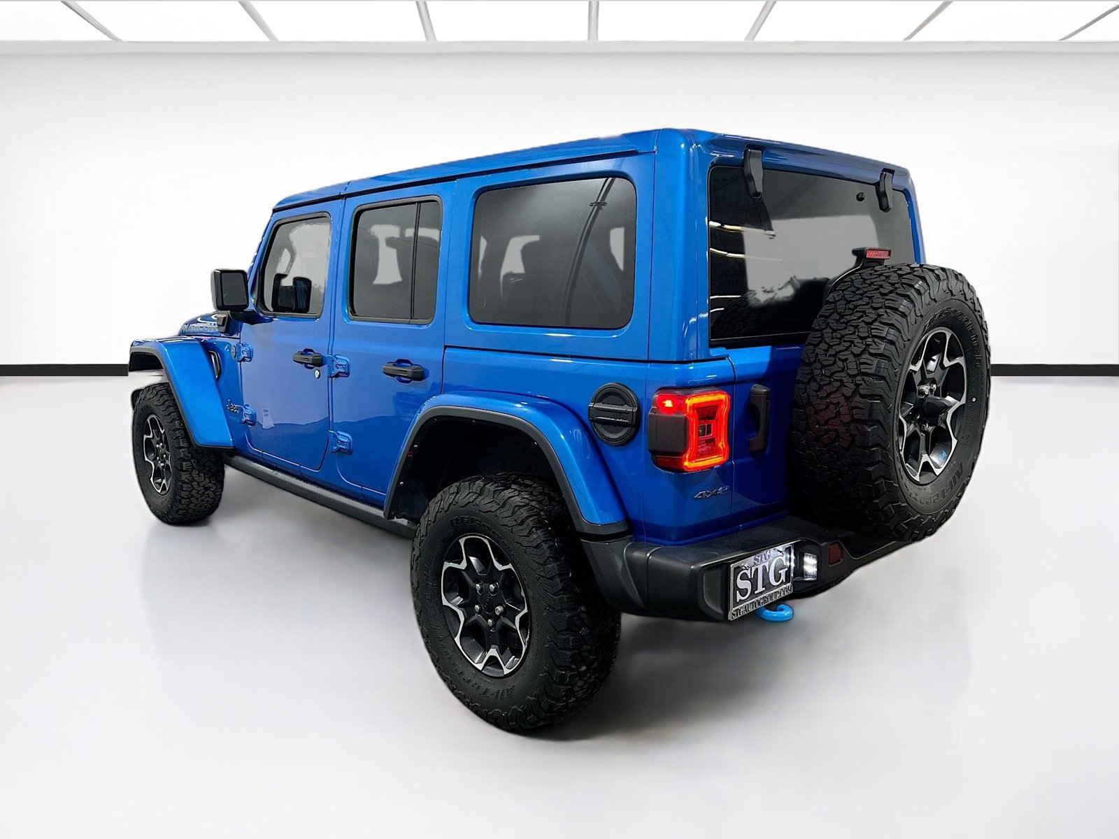 Used 2022 Jeep Wrangler Unlimited Rubicon 4xe w/ Cold Weather Group AWD/4WD image 6
