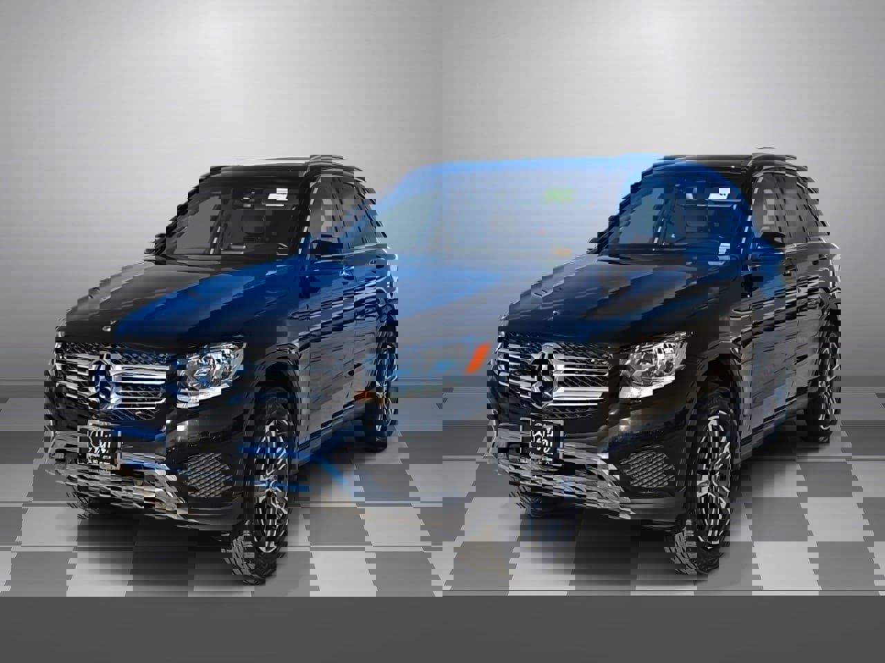 Used 2018 Mercedes-Benz GLC 300 4MATIC image 3