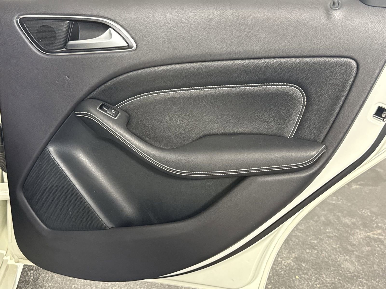 Used 2017 Mercedes-Benz B 250e image 32