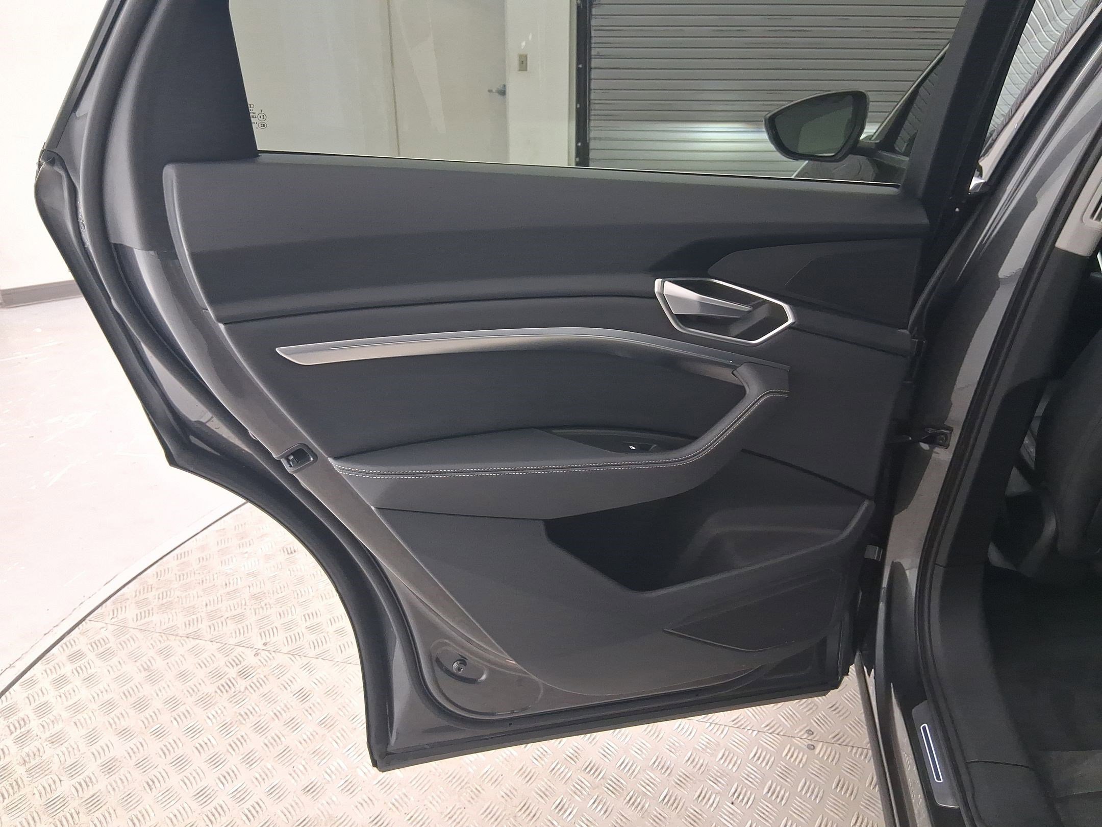 Used 2022 Audi e-tron Premium image 26