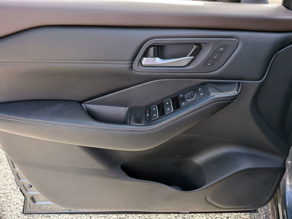 Used 2023 Nissan Rogue SL w/ SL Premium Package image 33