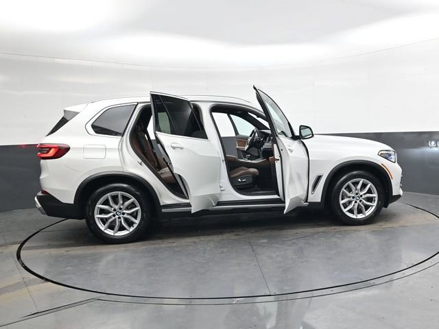 Used 2023 BMW X5 xDrive40i w/ Executive Package image 40