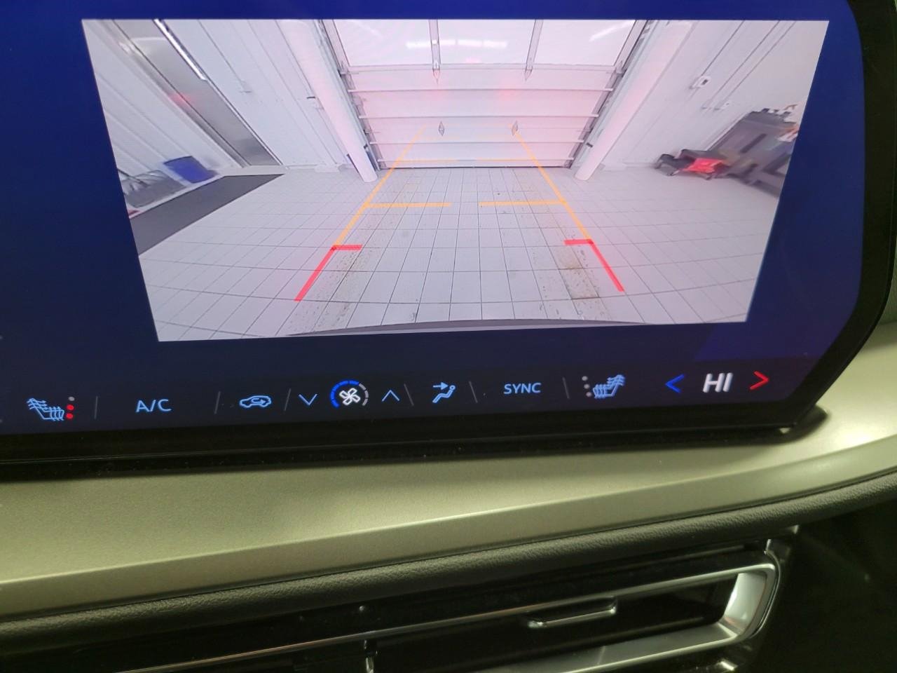 Used 2025 Chevrolet Traverse LT w/ LPO, Floor Liner Package image 15