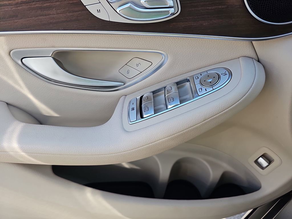 Used 2022 Mercedes-Benz GLC 300 image 31