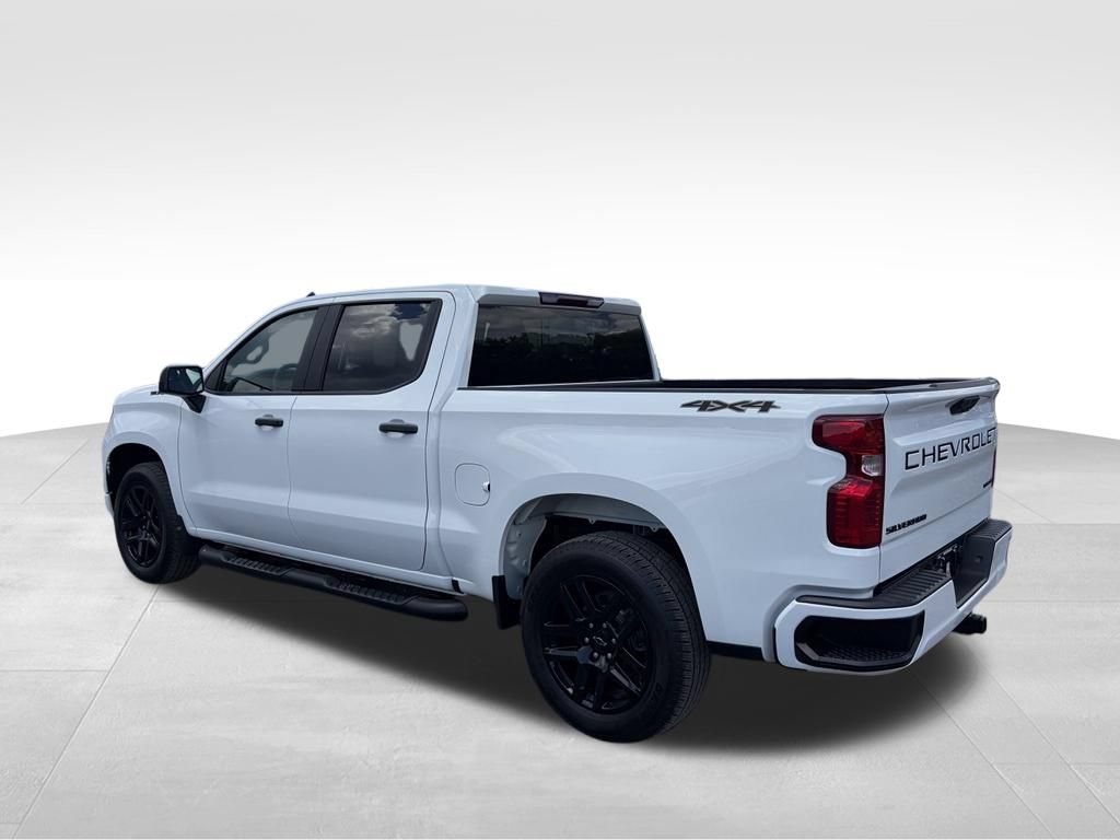 Used 2024 Chevrolet Silverado 1500 Custom w/ Dark Appearance Package AWD/4WD image 16