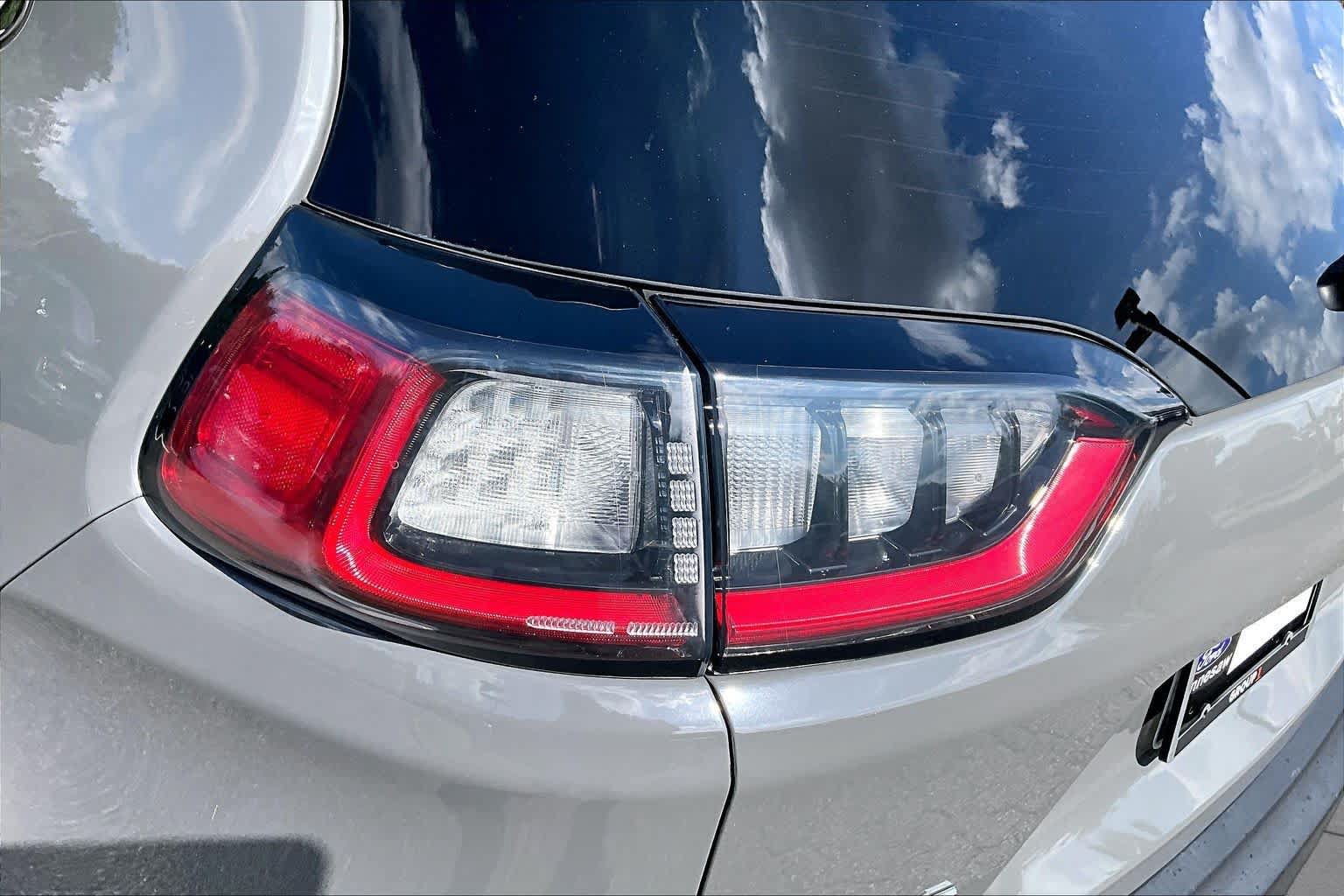 Used 2019 Jeep Cherokee Latitude Plus AWD/4WD image 27