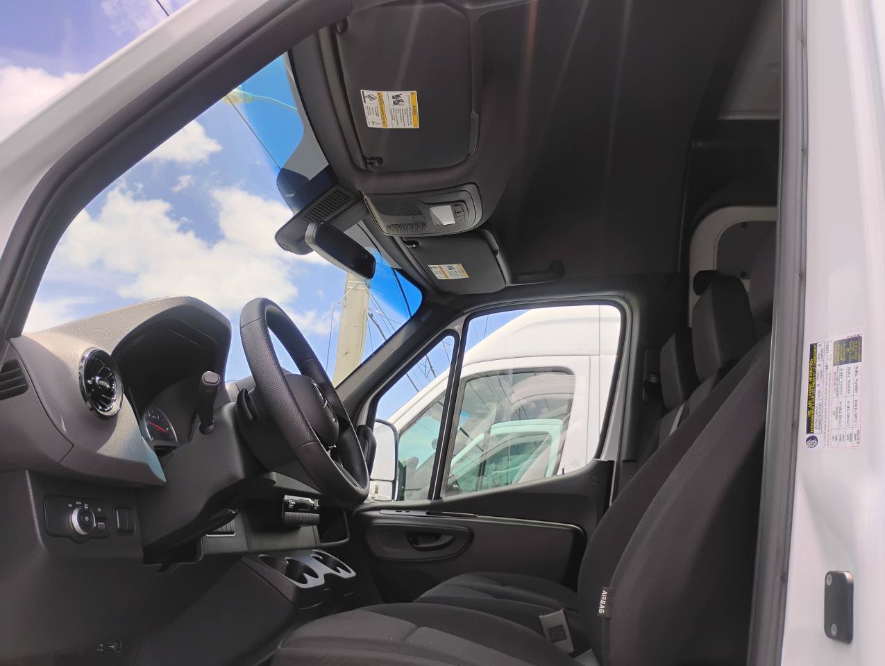 Used 2025 Mercedes-Benz Sprinter 2500 image 30