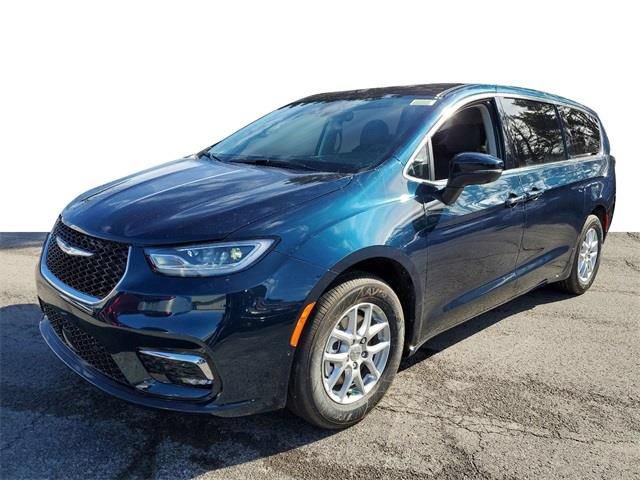 New 2023 Chrysler Pacifica Touring-L FWD image 2