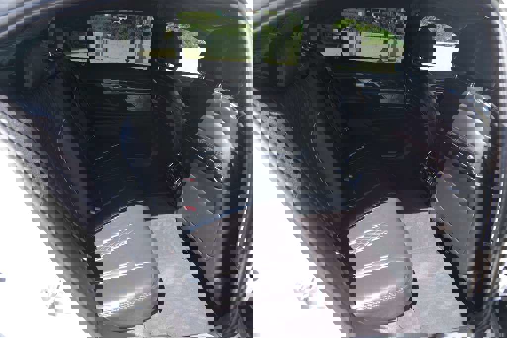 Used 2021 BMW 750i xDrive w/ M Sport Package image 36