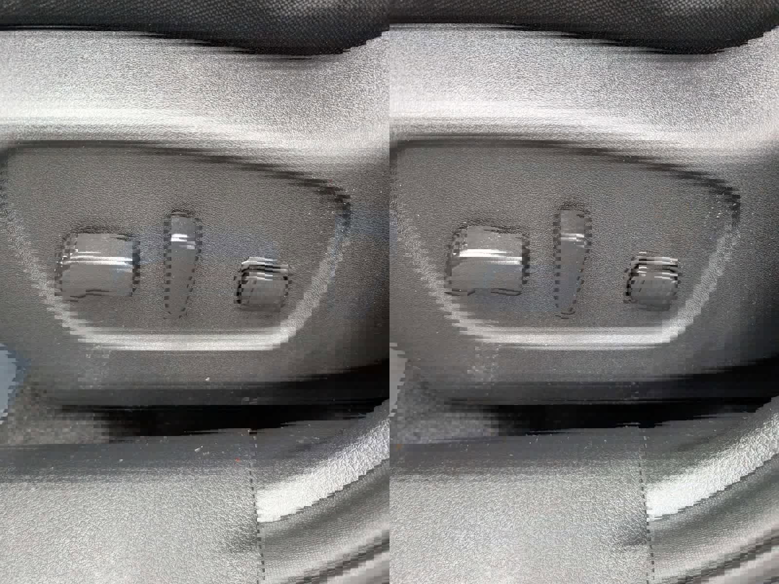 Used 2019 Nissan Rogue SV image 18