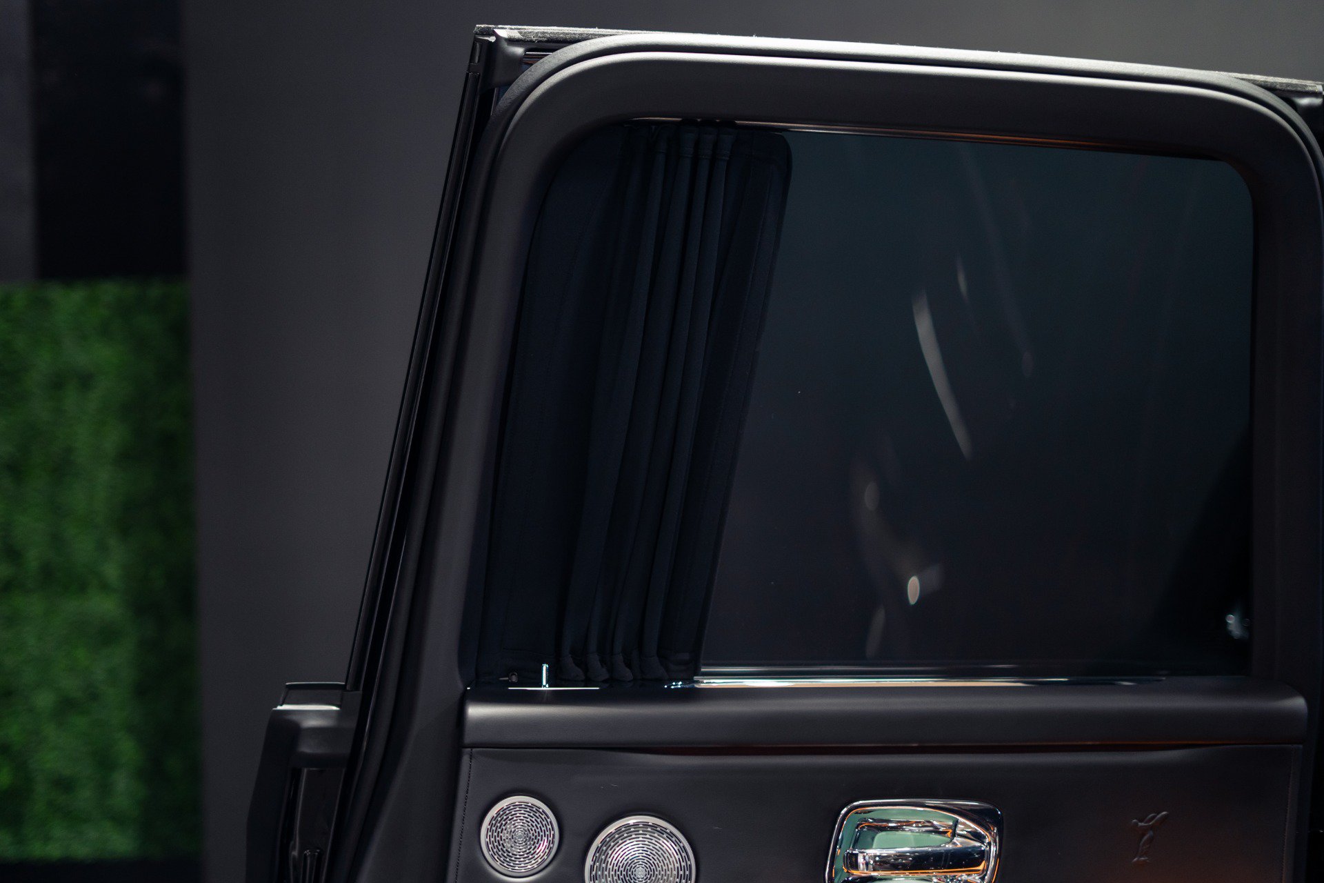 Used 2022 Rolls-Royce Cullinan Black Badge w/ Dark Exterior Package AWD/4WD image 13