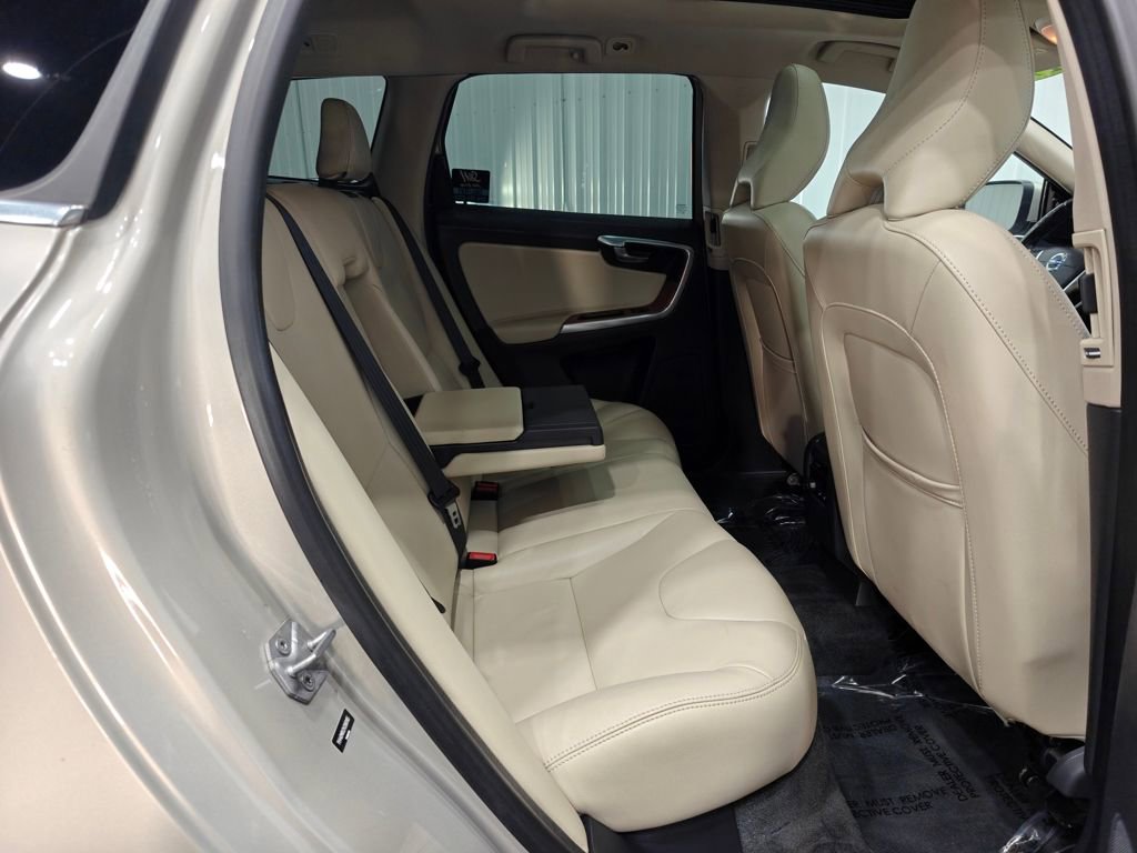 Used 2017 Volvo XC60 T5 Inscription w/ Preferred Option Package image 30