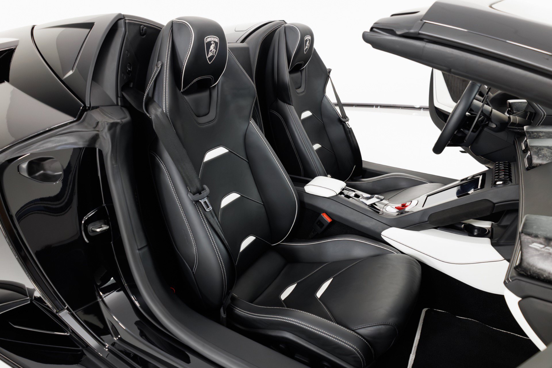 Used 2021 Lamborghini Huracan EVO RWD image 39