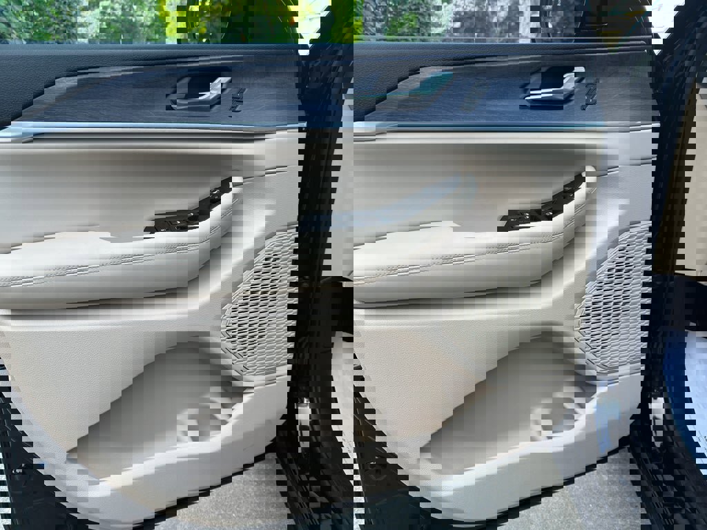 New 2025 Jeep Grand Cherokee L Limited w/ Luxury Tech Group II image 11