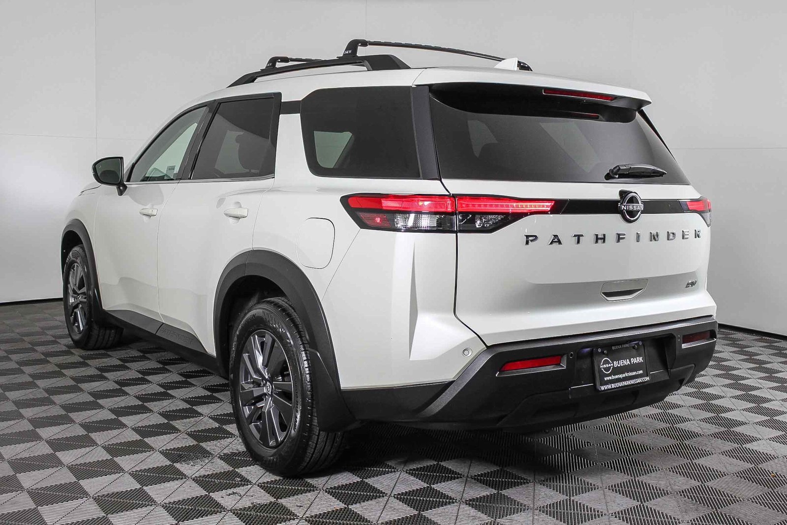 Used 2022 Nissan Pathfinder SV image 6